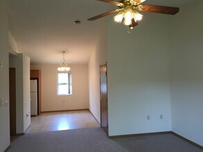 618 Westwynd Ct, Unit D in Mazomanie, WI - Foto de edificio - Building Photo