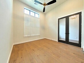 1020 Prescott Dr in Conroe, TX - Foto de edificio - Building Photo