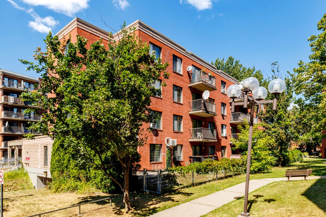 4455 Benny Av in Montréal, QC - Building Photo