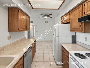 5750 N Camino Esplendora in Tucson, AZ - Building Photo - Building Photo
