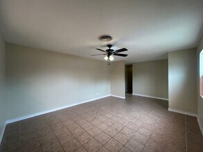 1006 Laurel Dr in Laredo, TX - Building Photo - Building Photo