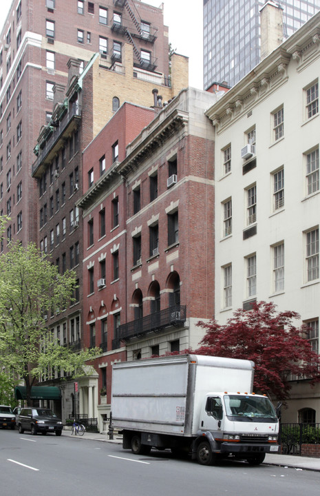 109 E 38th St in New York, NY - Building Photo