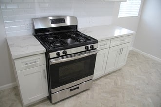 7359 Kester Ave in Van Nuys, CA - Building Photo - Interior Photo