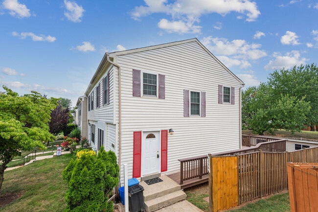 8266 Amity Cir in Gaithersburg, MD - Building Photo - Building Photo