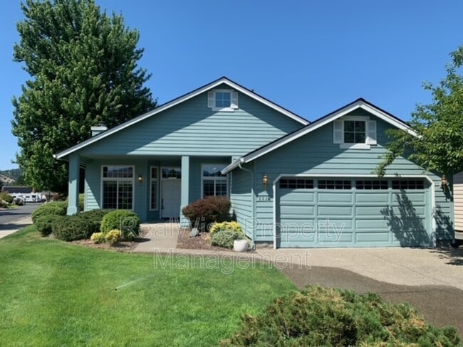2226 Blue Heron Ct in Grants Pass, OR - Building Photo - Building Photo
