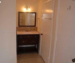 8635 SW 152nd Ave-Unit -225 in Miami, FL - Foto de edificio - Building Photo