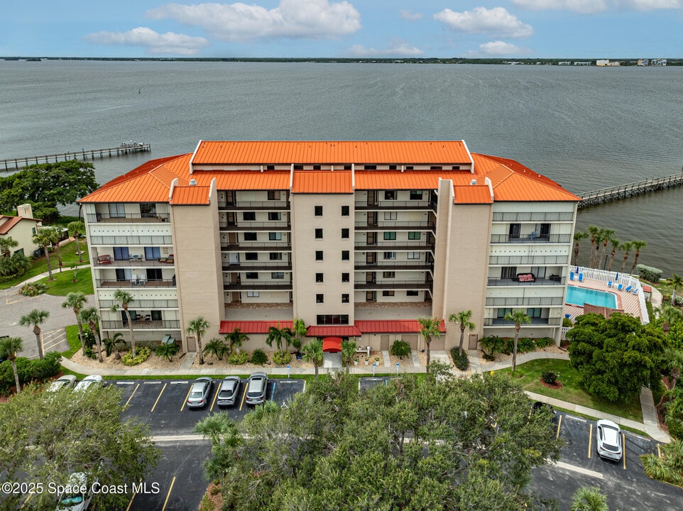 3220 River Villa Way in Melbourne Beach, FL - Building Photo