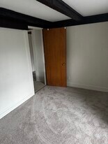 29 Kenyon St, Unit 2nd floor rear in Clifton, NJ - Building Photo