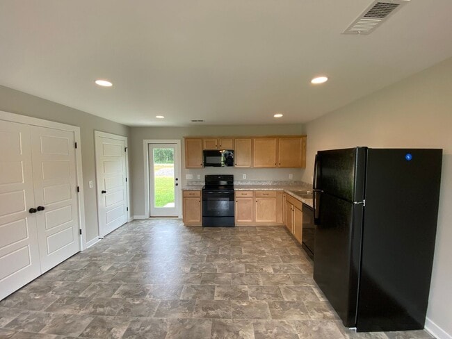 370 Sunlight Cr in Talladega, AL - Building Photo - Building Photo