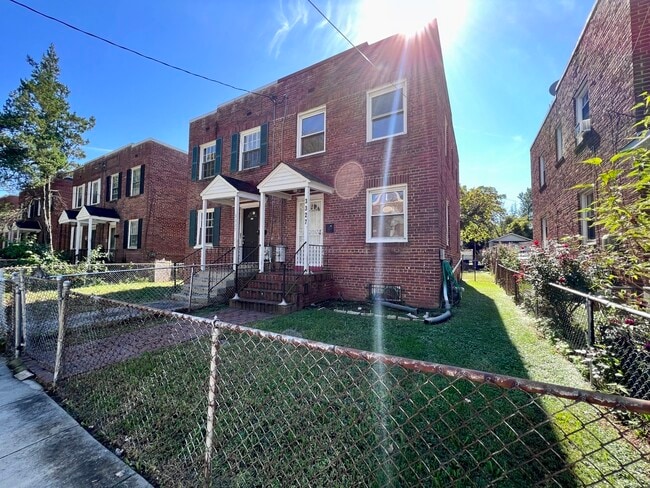 property at 3327 Dubois Pl SE