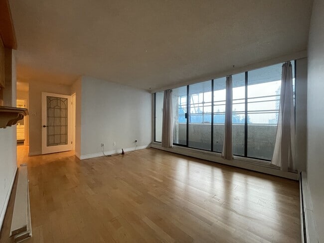 4200 Mayberry St in Burnaby, BC - Building Photo - Building Photo