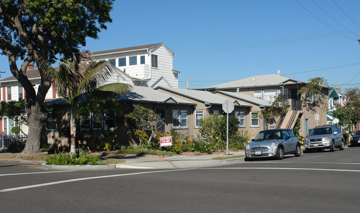 1019 Ocean Ave in Seal Beach, CA - Building Photo