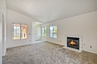 7437 Altiva Pl in Carlsbad, CA - Building Photo - Building Photo