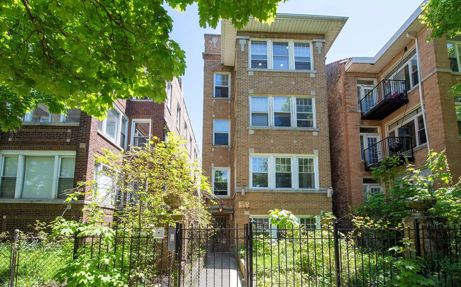 property at 4825 N Sawyer Ave