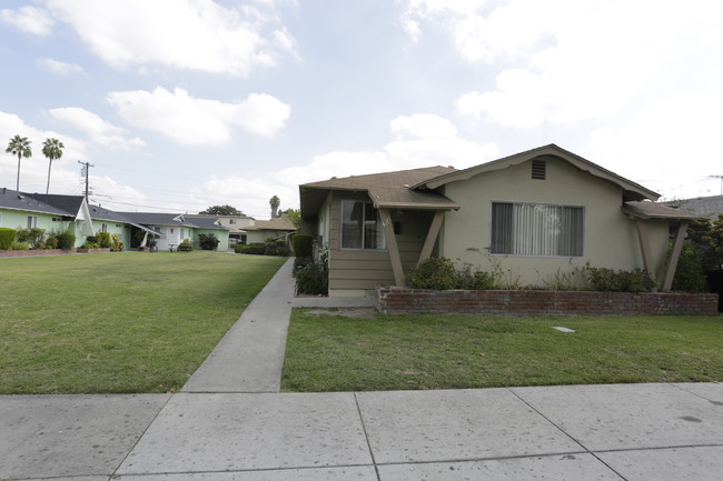 318 N Vine St in Anaheim, CA - Foto de edificio - Building Photo