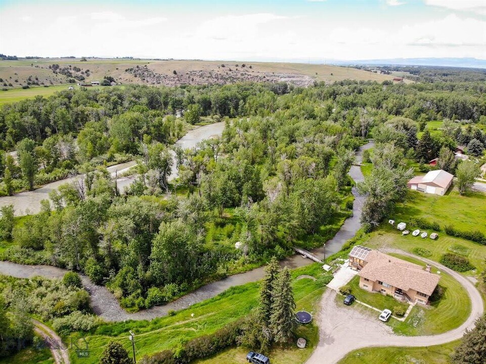148 Eagle Fjord Rd, Unit A Upper in Bozeman, MT - Foto de edificio
