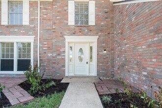 5410 Forest Trails Dr in Houston, TX - Building Photo - Building Photo