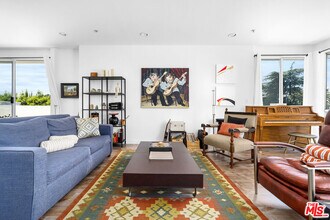 811 S Lucerne Blvd in Los Angeles, CA - Building Photo - Building Photo