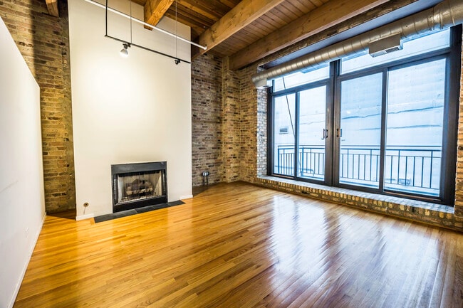 375 W Erie St in Chicago, IL - Building Photo - Building Photo