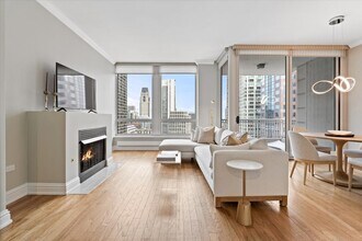 55 E Erie St in Chicago, IL - Building Photo - Building Photo