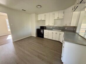 1034 Hirschi Ln in Wichita Falls, TX - Building Photo - Building Photo