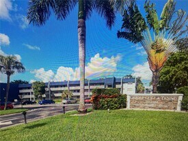 7897 Golf Cir Dr in Margate, FL - Building Photo