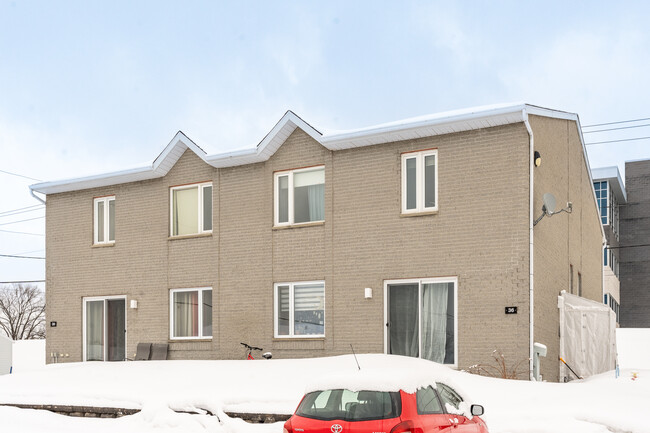 22 Du Serrurier St in Lévis, QC - Building Photo - Building Photo