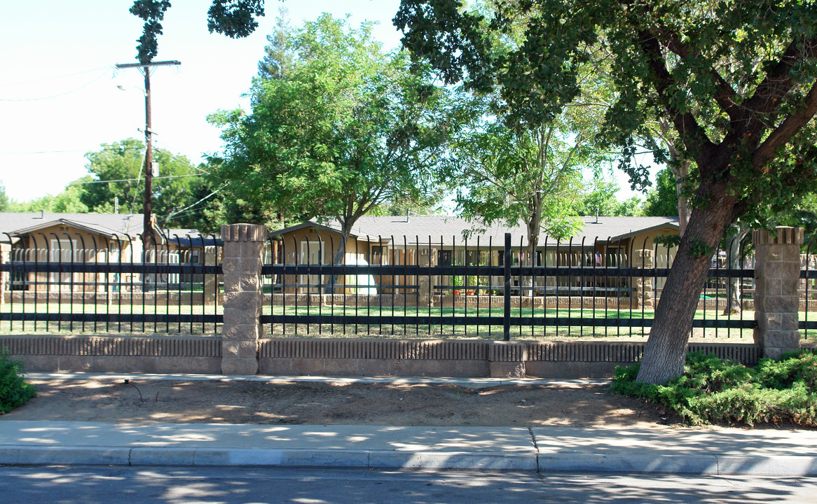 Monte Vista Terrace in Fresno, CA - Building Photo