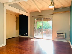 1040 W MacArthur Blvd in Santa Ana, CA - Building Photo