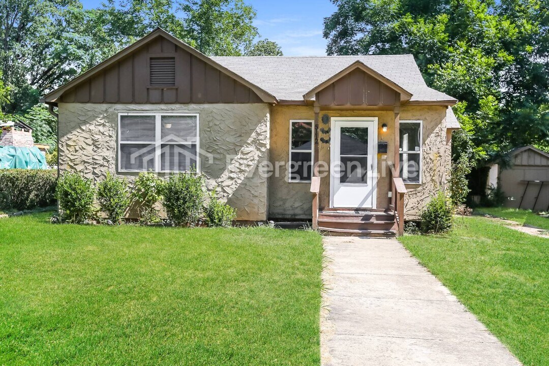5112 W 30th St in Little Rock, AR - Building Photo