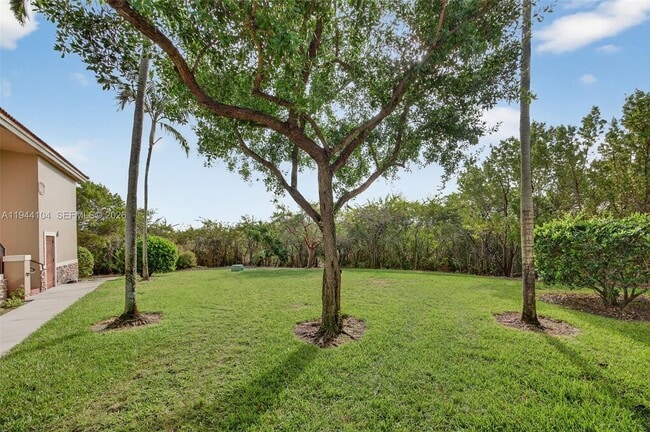 22901 SW 88th Pl in Cutler Bay, FL - Foto de edificio - Building Photo