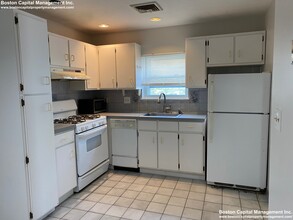 15 Wave Ave, Unit 3 in Revere, MA - Foto de edificio - Building Photo