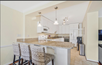 8340 Greensboro Dr, Unit Charming two bed room in McLean, VA - Building Photo - Building Photo