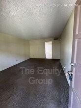 1871 Emma Lee Ln in Hanford, CA - Building Photo - Building Photo