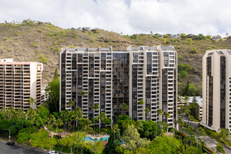 Mauna Luan in Honolulu, HI - Building Photo - Primary Photo