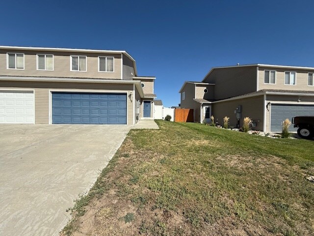 6956 Umpqua River Rd in Casper, WY - Building Photo