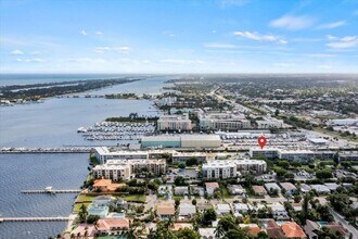 300 Waterway Dr S in Lantana, FL - Building Photo - Building Photo