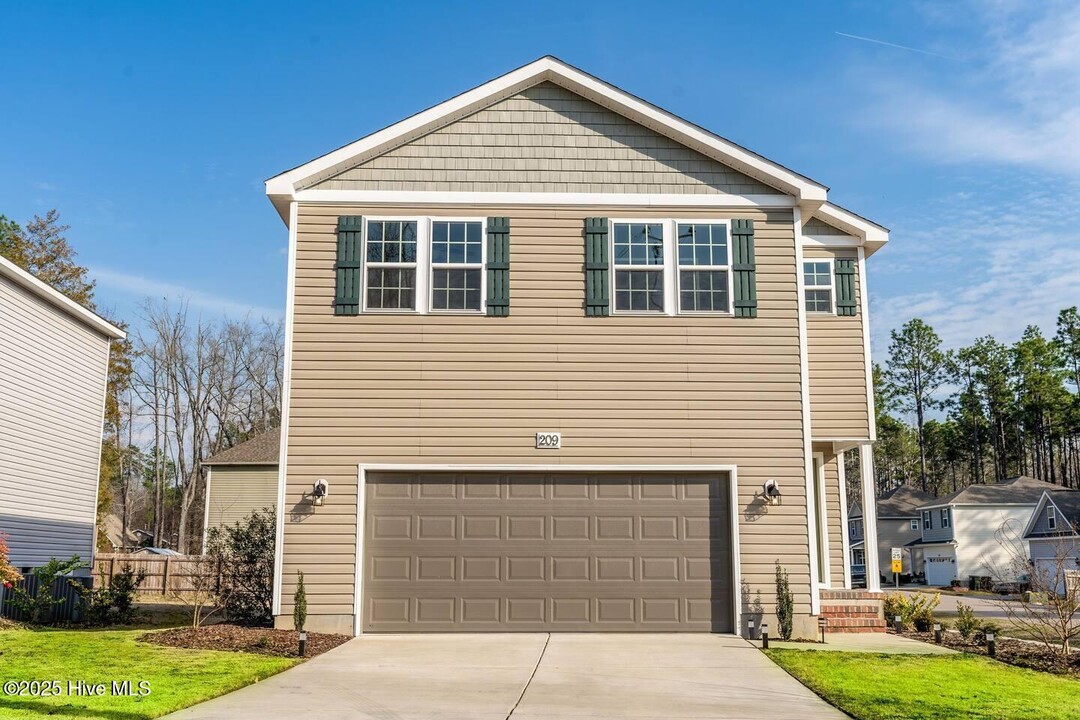 209 S Pine St in Aberdeen, NC - Building Photo
