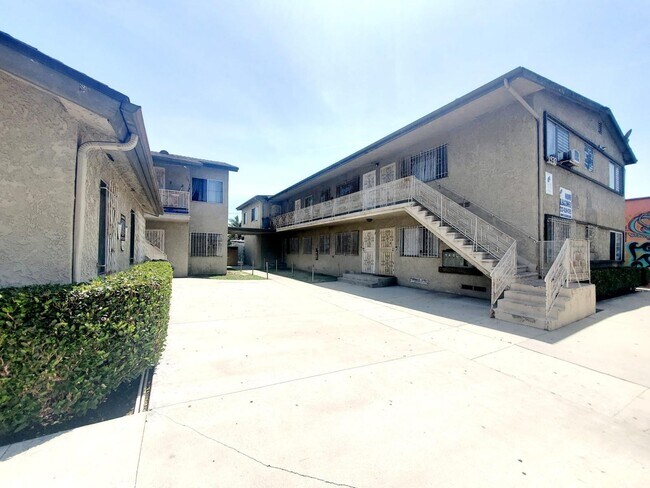 1926 -1930 W. Jefferson Blvd. in Los Angeles, CA - Foto de edificio - Building Photo