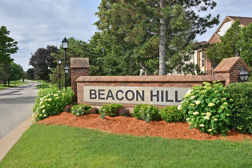 Beacon Hill Apartments in Rockford, IL - Building Photo