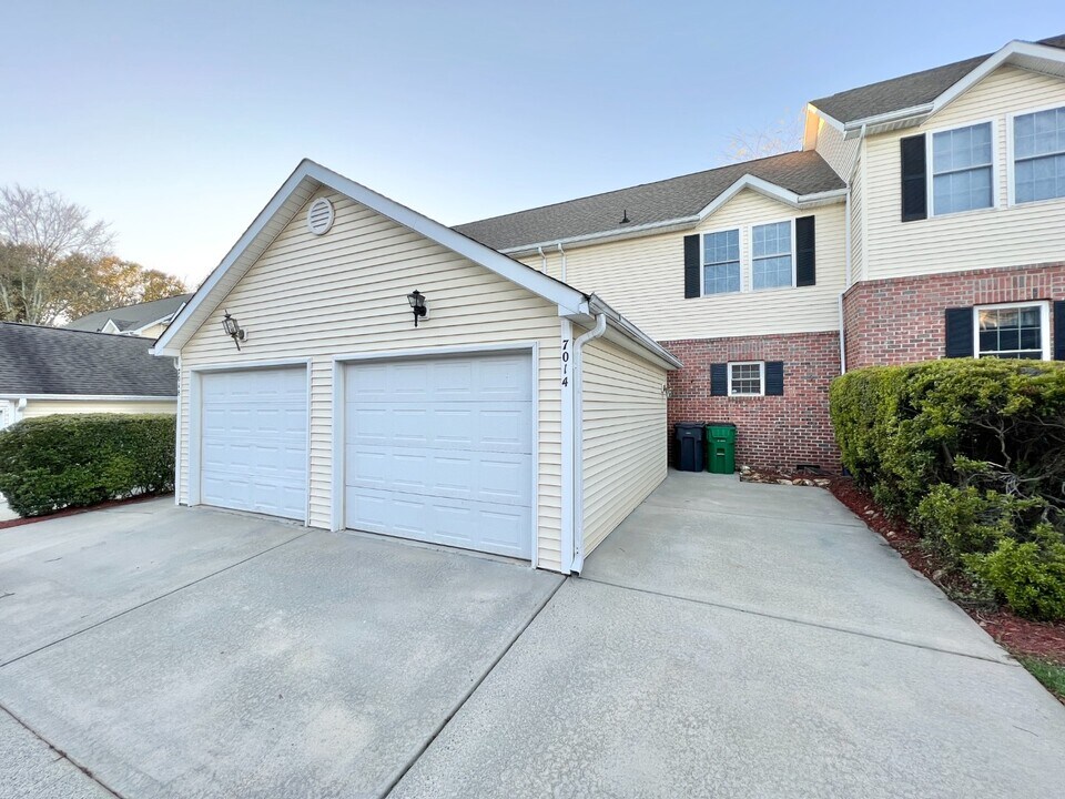 7014 Elm Hill Ct in Charlotte, NC - Foto de edificio