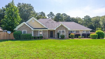 251 Owens Rd in Fort Mitchell, AL - Building Photo