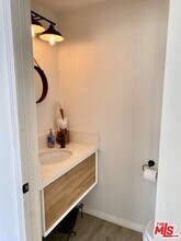 4853 Canoga Ave in Los Angeles, CA - Building Photo - Building Photo