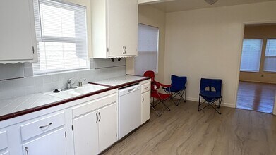 3590 Cedar Ave in Long Beach, CA - Building Photo - Building Photo