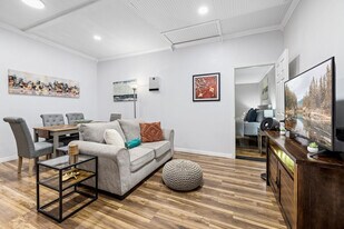 1701 E Old Prairie Creek Rd in Rogers, AR - Building Photo