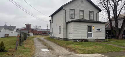 139 St Clair Ave SE in New Philadelphia, OH - Building Photo - Building Photo