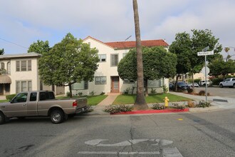 1157 N Maryland Ave in Glendale, CA - Foto de edificio - Building Photo
