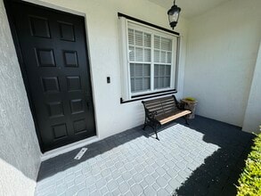 15957 SW 141st St in Miami, FL - Foto de edificio - Building Photo