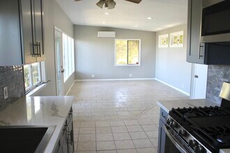 934 Highline Rd, Unit House in Glendale, CA - Foto de edificio - Building Photo