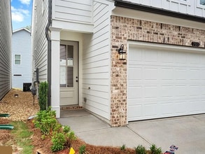 703 Smokey Quartz Way in Kennesaw, GA - Foto de edificio - Building Photo